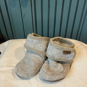 Three Pines Co. Handmade Wool Gray Baby Booties Slippers 5T